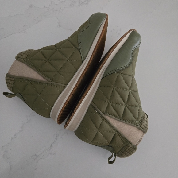 EUC Teva Ember Quilted Ankle Boot Mid Water-Repellent Bootie Burnt Olive Drab 5 - Picture 7 of 9